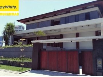 DIJUAL Rumah Long Golf View di Graha Famili *HL