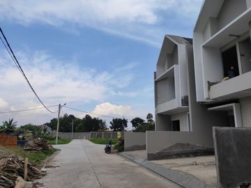 rumah 2 lantai murah modern bagus batununggal Bandung