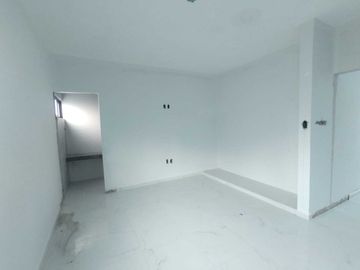 CASA EN VENTA NUEVA CON ALBERCA Y UNA REC. EN P.B. FRACC. LOMAS DIAMANTE