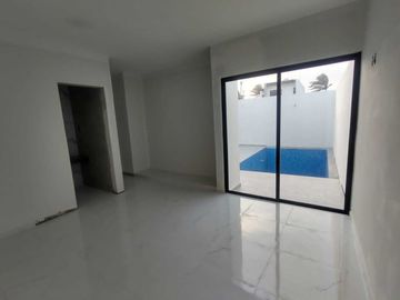CASA EN VENTA NUEVA CON ALBERCA Y UNA REC. EN P.B. FRACC. LOMAS DIAMANTE