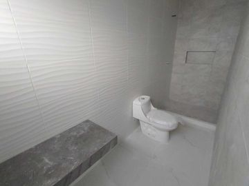 CASA EN VENTA NUEVA CON ALBERCA Y UNA REC. EN P.B. FRACC. LOMAS DIAMANTE