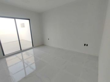 CASA EN VENTA NUEVA CON ALBERCA Y UNA REC. EN P.B. FRACC. LOMAS DIAMANTE