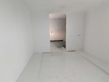 CASA EN VENTA NUEVA CON ALBERCA Y UNA REC. EN P.B. FRACC. LOMAS DIAMANTE