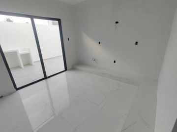 CASA EN VENTA NUEVA CON ALBERCA Y UNA REC. EN P.B. FRACC. LOMAS DIAMANTE