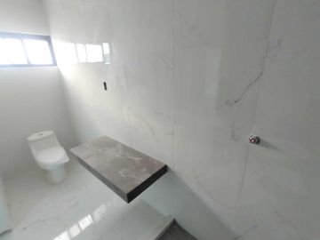 CASA EN VENTA NUEVA CON ALBERCA Y UNA REC. EN P.B. FRACC. LOMAS DIAMANTE