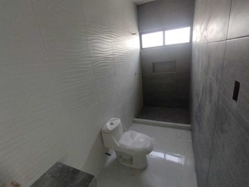 CASA EN VENTA NUEVA CON ALBERCA Y UNA REC. EN P.B. FRACC. LOMAS DIAMANTE