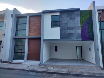 CASA EN VENTA NUEVA CON ALBERCA Y UNA REC. EN P.B. FRACC. LOMAS DIAMANTE