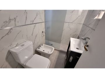 Chalet de 4 ambientes con dependencia, patio y garage. Stella Maris.
