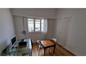 Chalet de 4 ambientes con dependencia, patio y garage. Stella Maris.