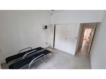 Chalet de 4 ambientes con dependencia, patio y garage. Stella Maris.