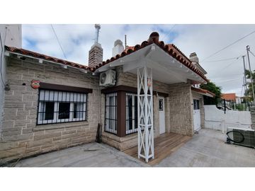 Chalet de 4 ambientes con dependencia, patio y garage. Stella Maris.