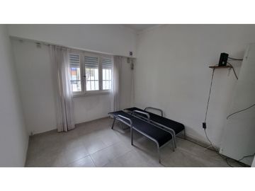 Chalet de 4 ambientes con dependencia, patio y garage. Stella Maris.