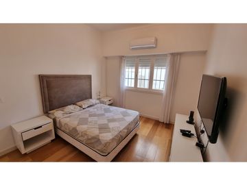 Chalet de 4 ambientes con dependencia, patio y garage. Stella Maris.