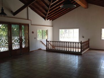 IMPONENTE PH TIPO CASA. APTO VARIOS RUBOS. TIGRE LINIERS 456.