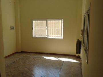 IMPONENTE PH TIPO CASA. APTO VARIOS RUBOS. TIGRE LINIERS 456.