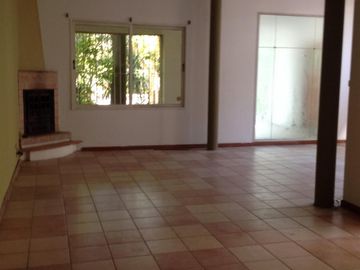 IMPONENTE PH TIPO CASA. APTO VARIOS RUBOS. TIGRE LINIERS 456.
