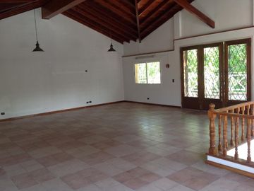 IMPONENTE PH TIPO CASA. APTO VARIOS RUBOS. TIGRE LINIERS 456.