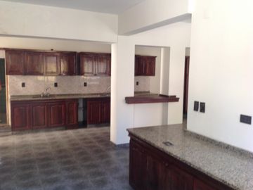 IMPONENTE PH TIPO CASA. APTO VARIOS RUBOS. TIGRE LINIERS 456.