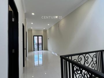 Dijual Rumah Kondisi Baru Desain Modern  Rawamangun Jakarta Timur