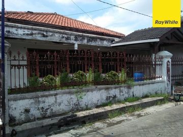 Dijual Rumah dengan 3 Kamar di Jl. Simo Katrungan Surabaya