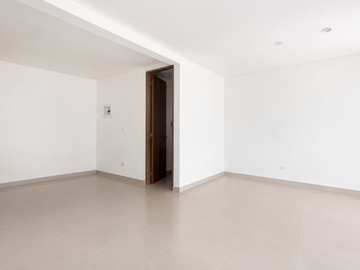 SE VENDE LOCAL COMERCIAL EN SOTOMAYOR, UBICADO EN EDIFICIO RECIEN COSNTRUIDO, MUY AMPLIO, SU UBICACI