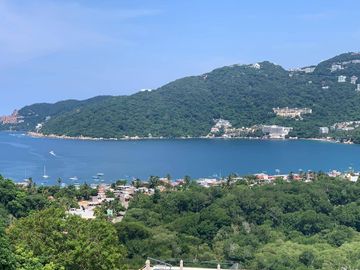 Acapulco Real Diamante hermoso departamento con Alberca y jardin privado