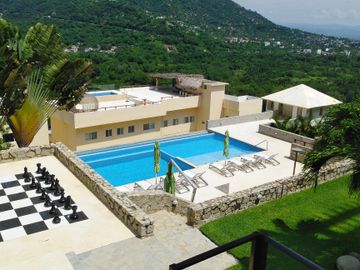Acapulco Real Diamante hermoso departamento con Alberca y jardin privado