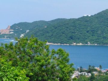 Acapulco Real Diamante hermoso departamento con Alberca y jardin privado