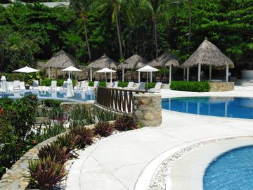 Acapulco Real Diamante hermoso departamento con Alberca y jardin privado