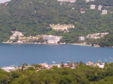 Acapulco Real Diamante hermoso departamento con Alberca y jardin privado