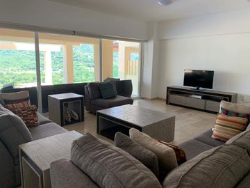 Acapulco Real Diamante hermoso departamento con Alberca y jardin privado