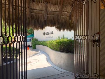 Acapulco Real Diamante hermoso departamento con Alberca y jardin privado