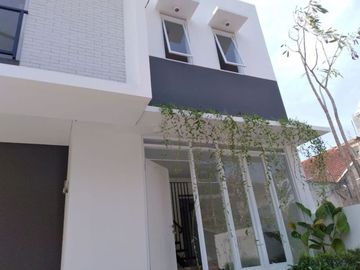 Rumah dijual mewah cantik LIMITED STOCK di pusat kota bandung Cikutra Pahlawan