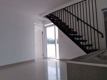 Rumah dijual mewah cantik LIMITED STOCK di pusat kota bandung Cikutra Pahlawan