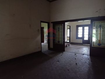 Rumah nuansa klasik Jl. Cendana Cihapit, Kec. Bandung Wetan