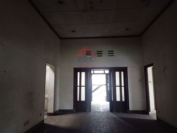 Rumah nuansa klasik Jl. Cendana Cihapit, Kec. Bandung Wetan