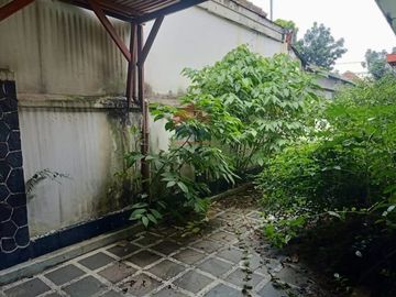 Rumah nuansa klasik Jl. Cendana Cihapit, Kec. Bandung Wetan