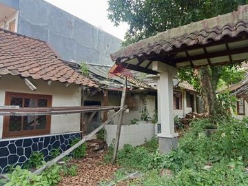 Rumah nuansa klasik Jl. Cendana Cihapit, Kec. Bandung Wetan