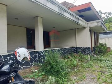 Rumah nuansa klasik Jl. Cendana Cihapit, Kec. Bandung Wetan