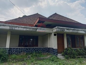 Rumah nuansa klasik Jl. Cendana Cihapit, Kec. Bandung Wetan