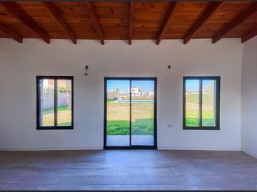 VENTA CASA EN FUNES TOWN A ESTRENAR