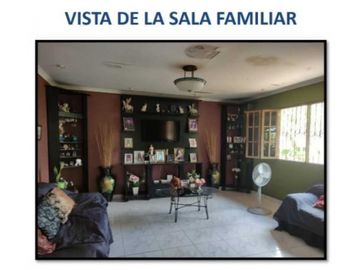 VENDO CASA AMPLIA EN LA CHORRERA GUADALUPE EL NAZARENO 4R