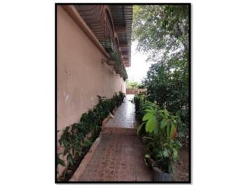 VENDO CASA AMPLIA EN LA CHORRERA GUADALUPE EL NAZARENO 4R