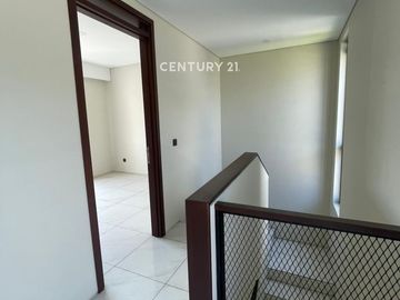 Rumah Nyaman Siap Huni Strategis Di Kota Baru Parahyangan Bandung