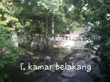 Rumah di Raya Tenggilis Mejoyo, Garasi 2 mobil