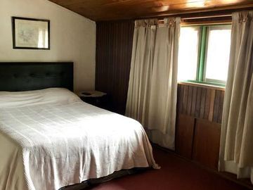 Chalet de dos plantas con taller/galpon en esquina - Monte Grande