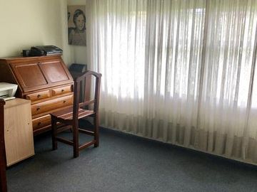 Chalet de dos plantas con taller/galpon en esquina - Monte Grande