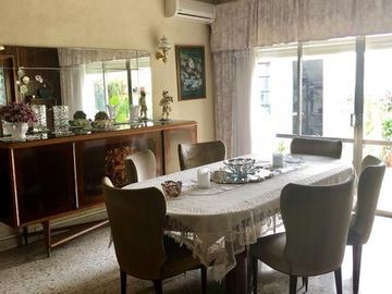 Chalet de dos plantas con taller/galpon en esquina - Monte Grande