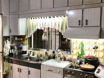 Chalet de dos plantas con taller/galpon en esquina - Monte Grande