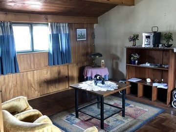 Chalet de dos plantas con taller/galpon en esquina - Monte Grande